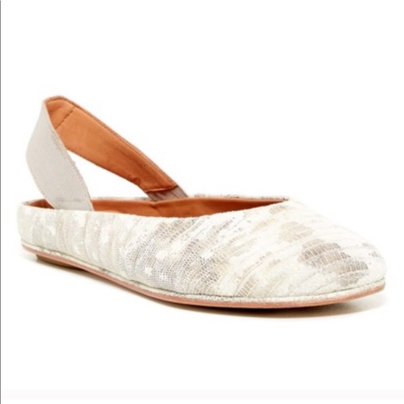 gentle souls Shoes - 🤩Gentle Souls Slingback White & Gray Flats🤩